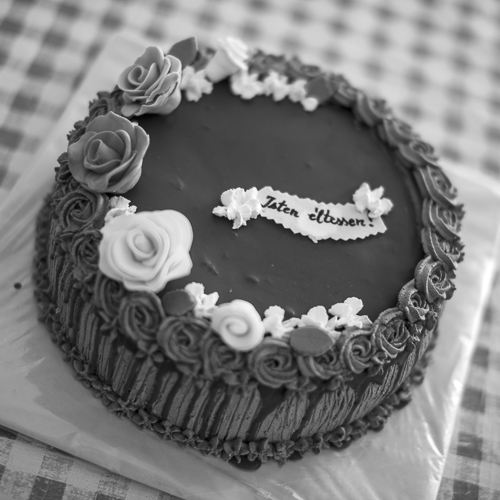 Picture showing a finished cake